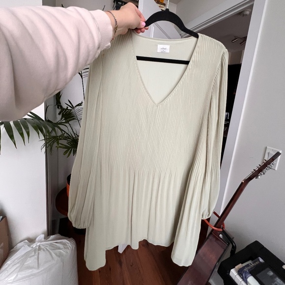 Aritzia Daydreamer Mini Dress in Sage Green - once worn - Picture 1 of 3